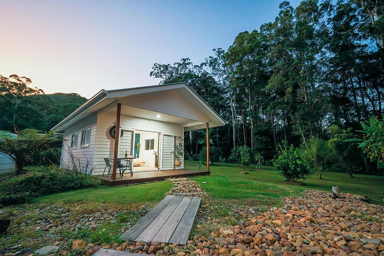 The Poolhaus Retreat - Peaceful Private Studio Valdora المظهر الخارجي الصورة